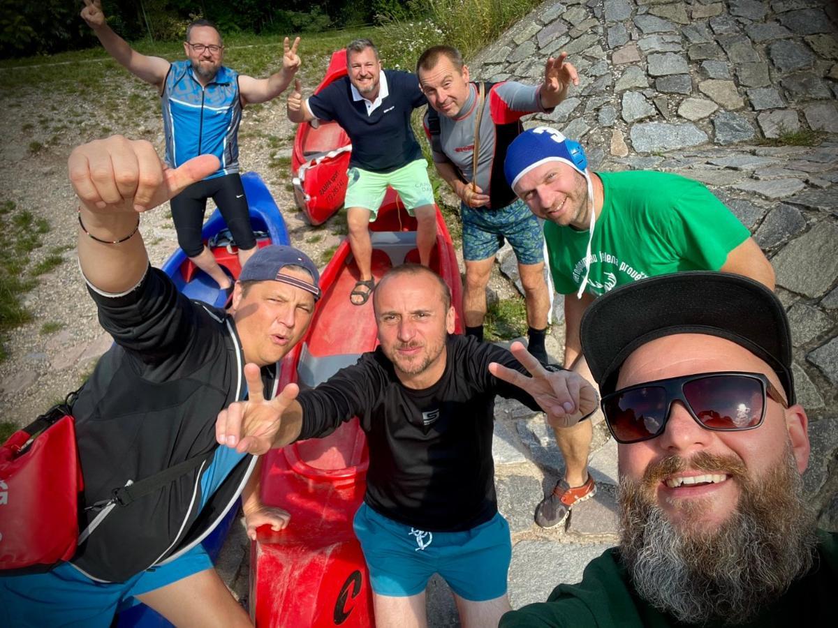 Haraburdi Recyclart Hotel Kostelec nad Orlicí Eksteriør billede